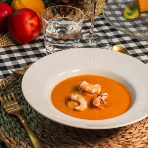 Crema de mariscos con vieiras y langostinos