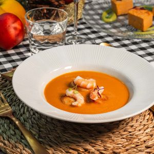 Crema de mariscos con vieiras y langostinos