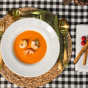 Crema de mariscos con vieiras y langostinos