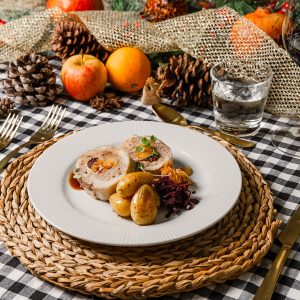 Medallón de pavo tradicional relleno con salsa de trufa