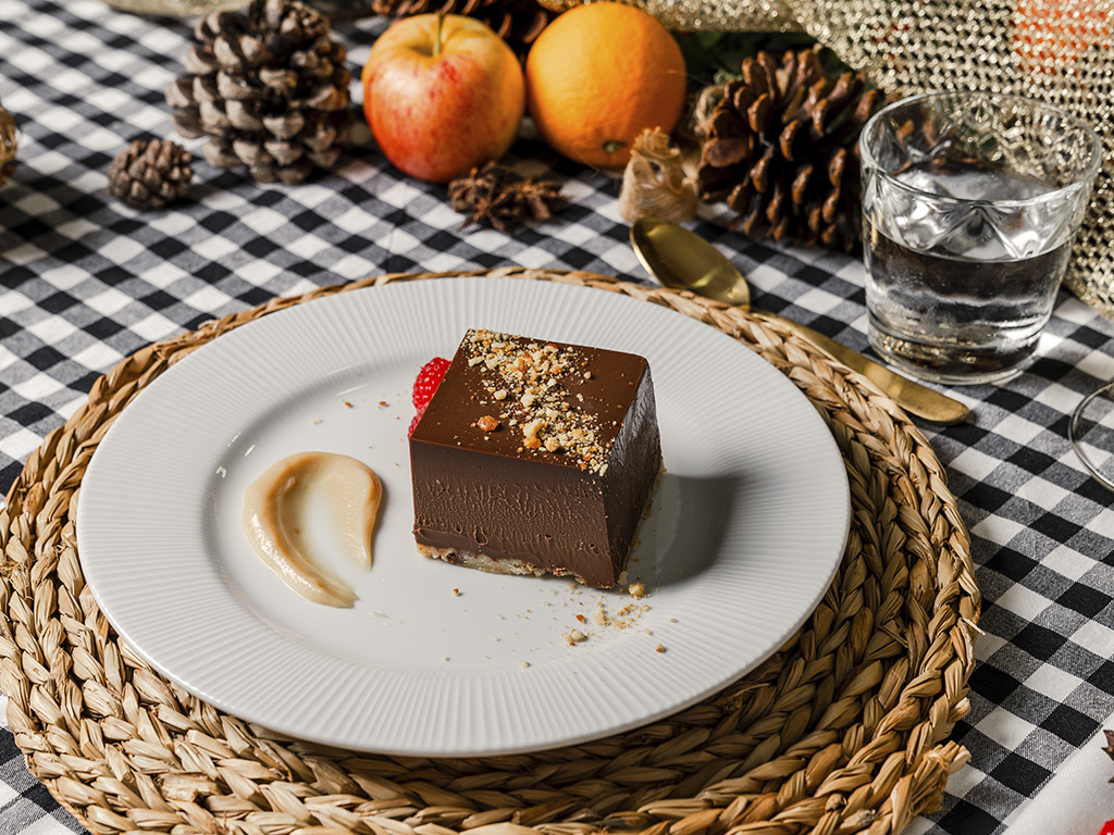 Pastel de chocolate con cremoso de galletas